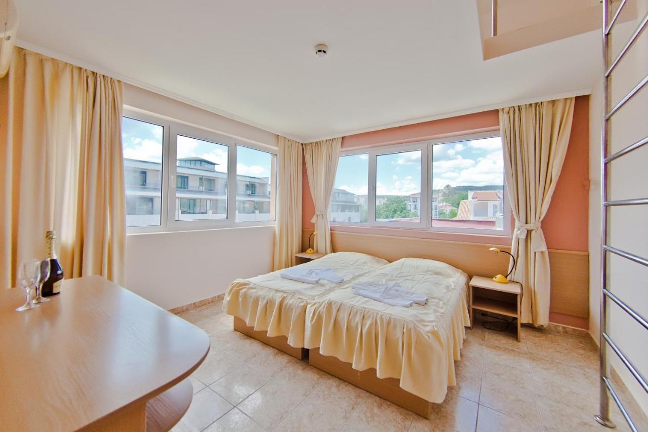 Family Hotel Morska Zvezda Balchik Esterno foto