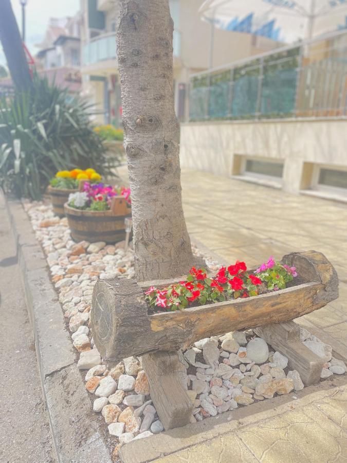 Family Hotel Morska Zvezda Balchik Esterno foto