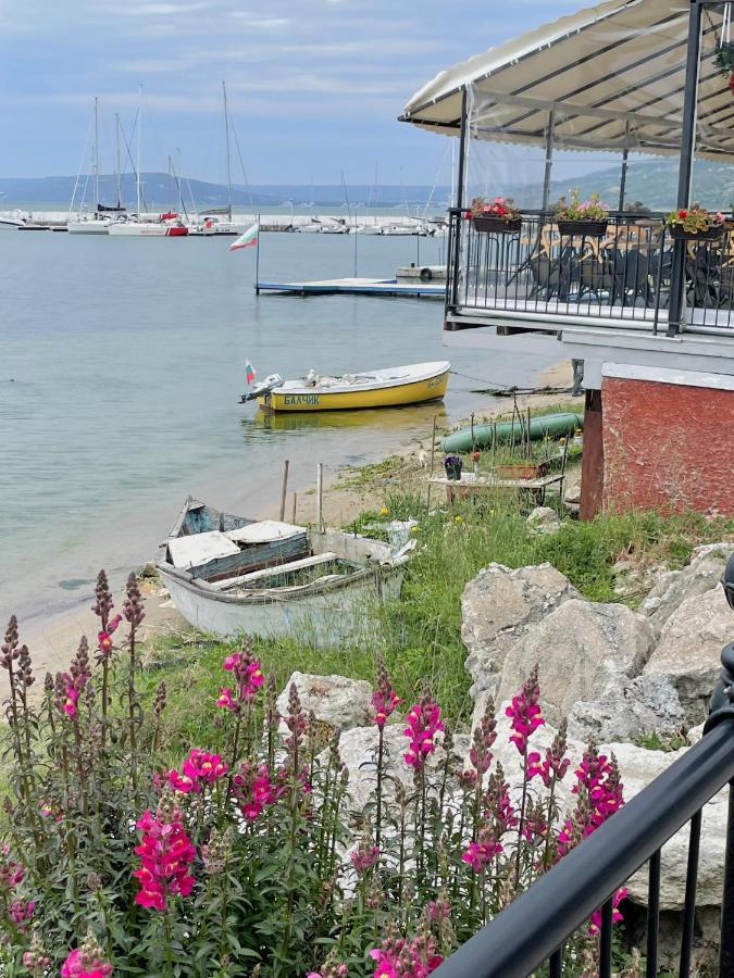 Family Hotel Morska Zvezda Balchik Esterno foto